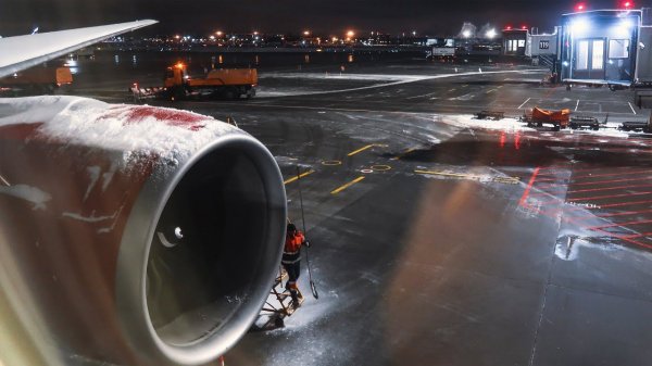 МОЩНЫЙ ЗВУК САМОГО БОЛЬШОГО ДВИГАТЕЛЯ. Ночной взлет из Шереметьево 2022