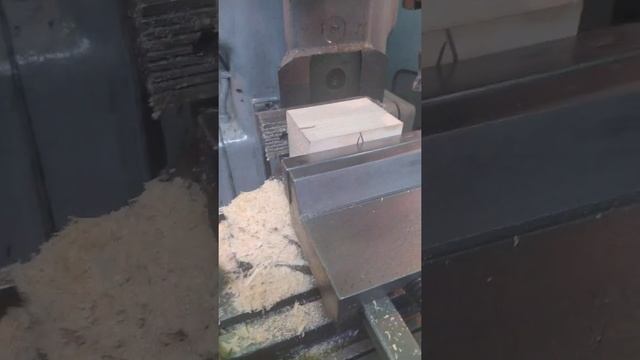 фрезерная обработка дерева на станке для металла. чего только не попросят сделать)))) смотреть онлайн