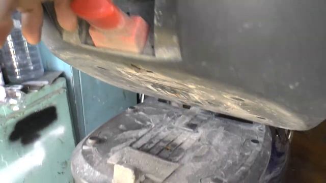 Крепление кофра на Honda Bros. Как установить центральный кофр. смотреть онлайн