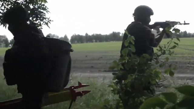 Минобороны публикует кадры боевой работы военных топографов и расчетов ОТРК «Искандер».mp4 смотреть онлайн