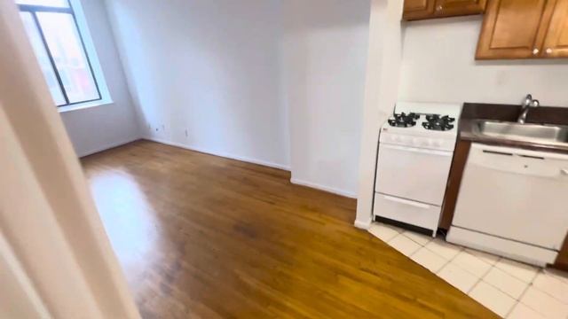 121 East 12th Street, #5A смотреть онлайн
