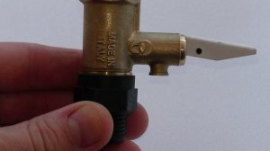 почему течет обратный или предохранительный клапан