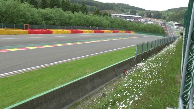 3x Ferrari 512 BB LM at Spa, great Flat 12 sound! смотреть онлайн