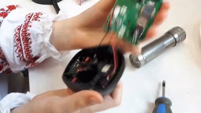 Что внутри КОМПЬЮТЕРНОЙ МЫШИ / Разбираем мышь смотреть онлайн