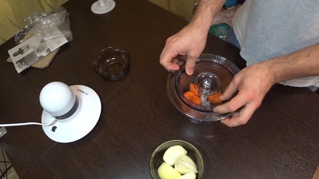 Измельчитель Bosch MMR 08A1 Обзор и тест Измельчение лука смотреть онлайн