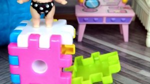 ИГРУШКИ ИЛИ КАНЦЕЛЯРИЯ?? Семейка Венздей собирается в школу! Куклы ЛОЛ сюрприз МУЛЬТИКИ Даринелка