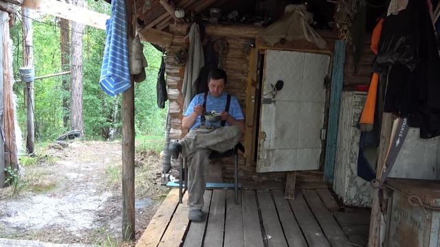 Одиночный поход по северной реке ч1. Лесная изба. Заброшенная деревня в глухой тайге. Ночь в лесу смотреть онлайн