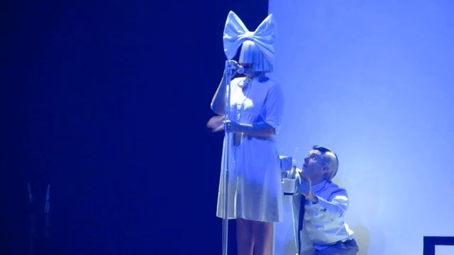 Sia Live "Bird Set Free" смотреть онлайн