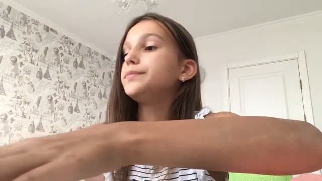 Смотрю свои старые фото и рисунки смотреть онлайн
