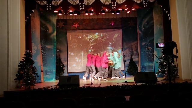 Ансамбль танца "Щебетушки", хореографическая композиция " В погоне за... " смотреть онлайн