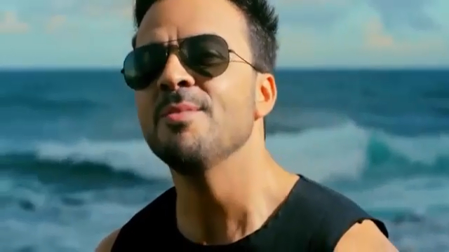 Luis Fonsi - Despacito ft. Daddy Yankee смотреть онлайн