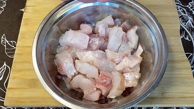 ЖАРЕНЫЙ СУДАК! С ХРУСТЯЩЕЙ КОРОЧКОЙ ! Лучший Рецепт! Разделка судака на филе ! смотреть онлайн