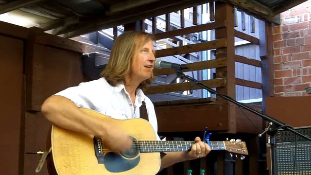 Brad Hines Sings Chihuahua смотреть онлайн