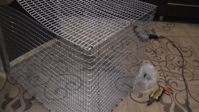 ДЕЛАЕМ КЛЕТКУ ДЛЯ ПОПУГАЯ! Своими руками. смотреть онлайн