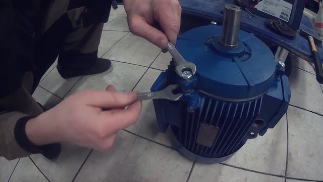 Разборка электродвигателя и снятие ротора смотреть онлайн