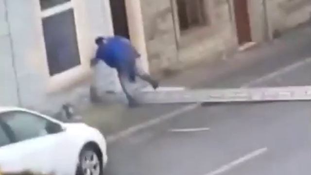 Маляр с низким IQ смотреть онлайн