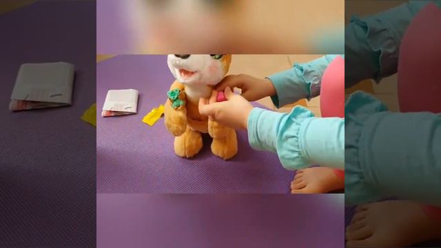 Алиса распаковывает подарок, кенгуру JOSIE, мама JOSIE и ее малыши, кино для детей смотреть онлайн