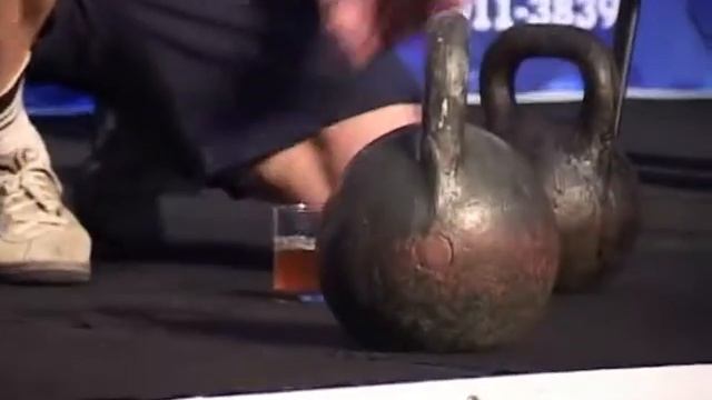 Гиря Шпагат Стакан Книга рекордов Гиннесcа -8 Guinness Book of Records Weight Twine Glass смотреть онлайн