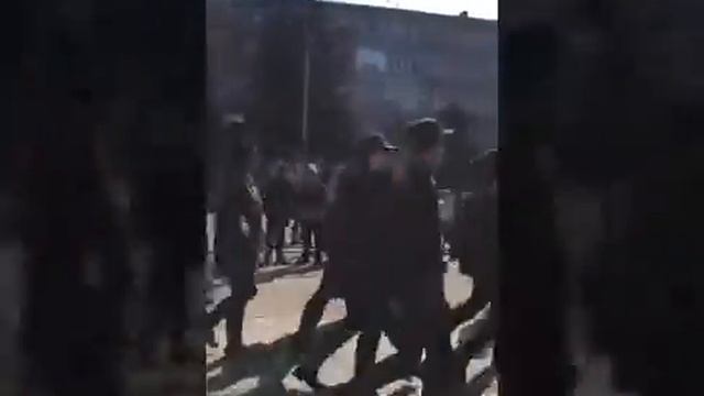 В руках автомат, потому что солдат смотреть онлайн