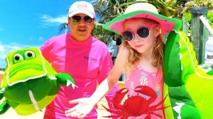 Настя и её приключение с игрушками на море. Истории для детей