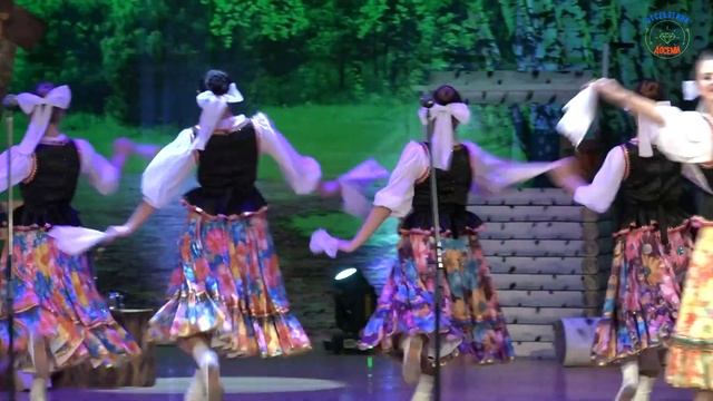 Ансамбль народного танца "Звонкий каблучок"...18-11-10н смотреть онлайн