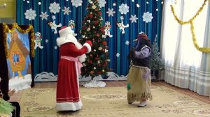 Танец Бабы Яги и Деда Мороза Новый Год