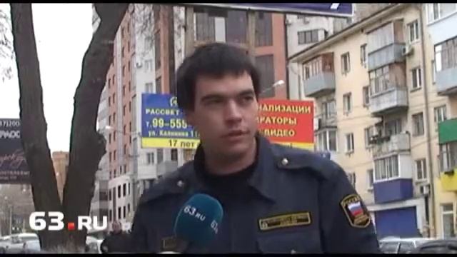 В Самаре дерево упало на «Приору» смотреть онлайн
