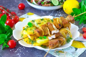 КАК ПРИГОТОВИТЬ ШАШЛЫК С КАРТОШКОЙ В ДУХОВКЕ ИЗ СВИНИНЫ