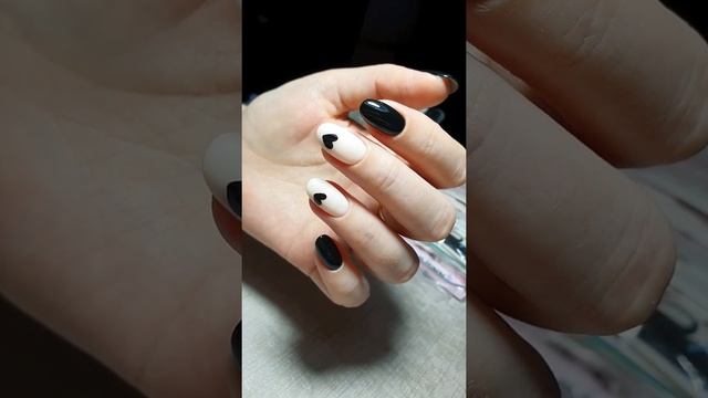 Черный маникюр / маникюр сердце / гель-лак / маникюр 2020 смотреть онлайн