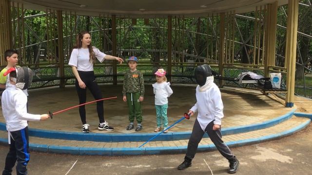 Учимся фехтовать Learning to fence смотреть онлайн