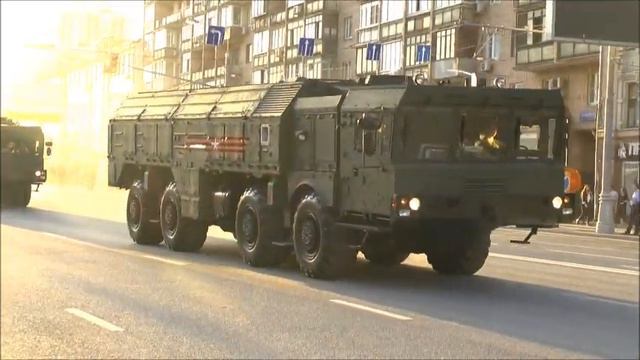 Военная техника в Москве смотреть онлайн