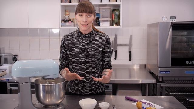 Buttercream Masterclass: How to make Perfect Buttercream Icing | Cupcake Jemma смотреть онлайн