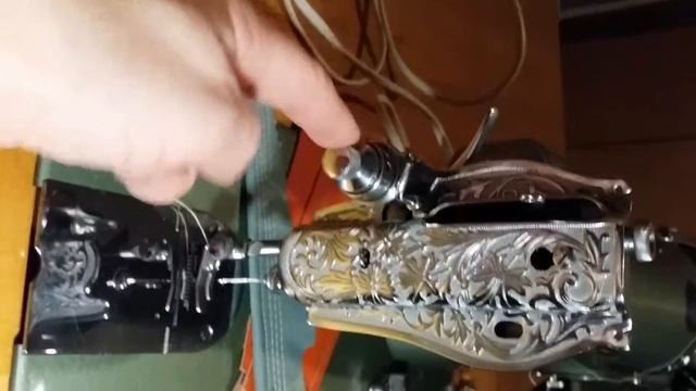 Leer stikken en inrijgen van een naaimachine Ideal смотреть онлайн