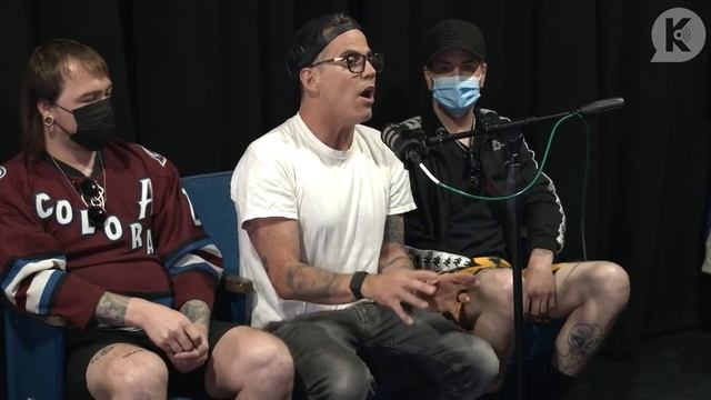 Steve-O Talks About the Origins of Jackass | Howie Mandel Does Stuff смотреть онлайн