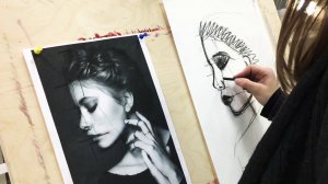 Рисуем портрет углем