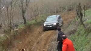 Volkswagen Amarok Vs Duster тест на бездорожье