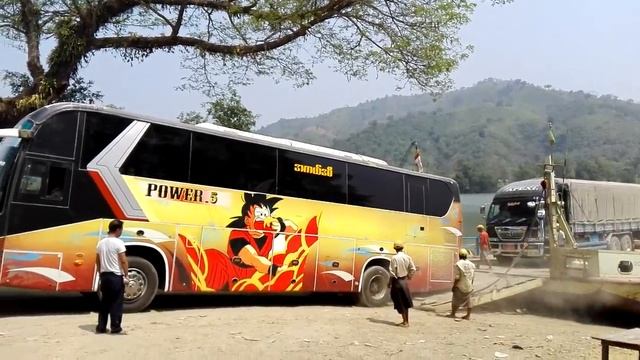 Bus Loading on Ferry on the Road from Mrauk-U, Myanmar смотреть онлайн