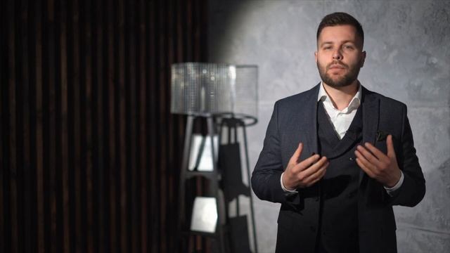 Host Aleksandr Doroshenko / Ведущий Александр Дорошенко. (Ведущий Киев/ ведущий на английском языке