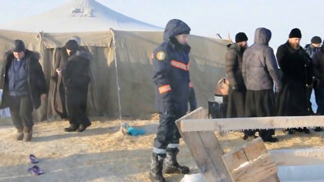 Крещенские купания на озере в селе Благодатном Карасукская епархия смотреть онлайн