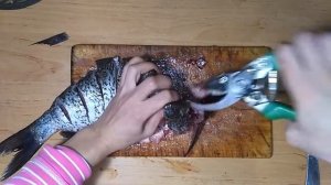 Как разделать леща за 5 минут.Быстро и легко разделать рыбу.