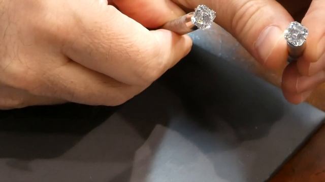 Cubic Zirconia VS Diamond | How to Tell if a Diamond is Real смотреть онлайн