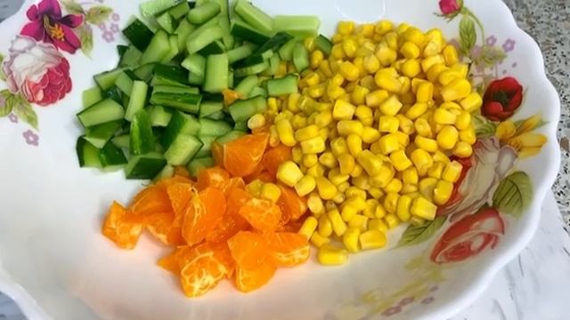 Вкуснейший Салат с Мандаринами и Крабовыми палочками! смотреть онлайн