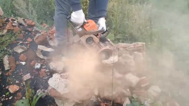 Пилим бензопилой Stihl кирпич смотреть онлайн