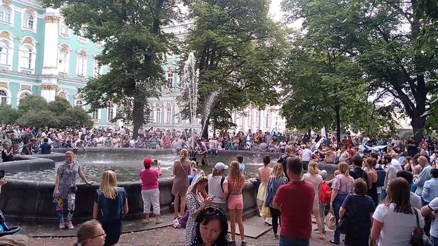 Синева купается в фонтанах на день ВМФ - репетиция за неделю до дня ВДВ, double impact смотреть онлайн