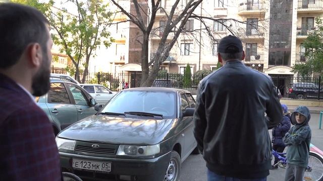 ДРУГ СДЕЛАЛ ПОДАРОК ДРУГУ. смотреть онлайн