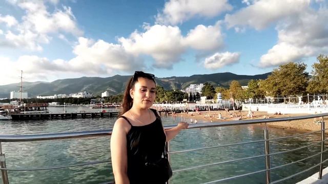 В Геленджике. Жара и полный Аншлаг смотреть онлайн