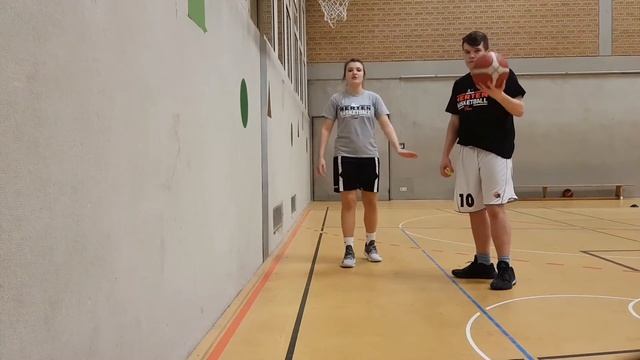Hertener Löwen Corona Camp Training U12 und U14 Woche 4 Training 2 Koordination Ballhandling Defens смотреть онлайн