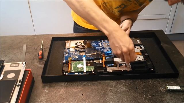 HowTo: SSD or RAM upgrade for MSI Ghost GS60 (GS60-2pci581) смотреть онлайн