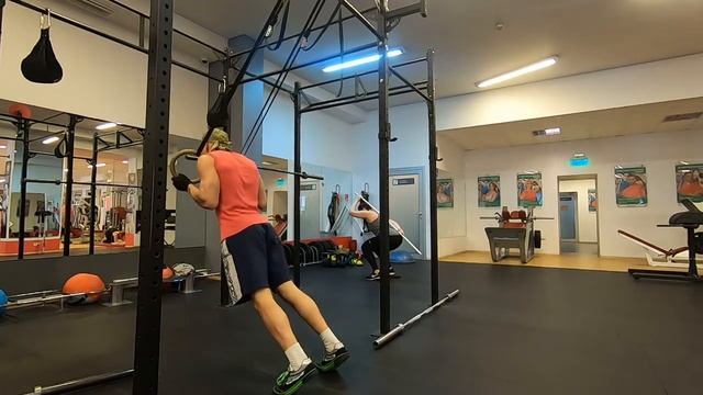 Упражнение на трицепс на кольцах или ТРХ