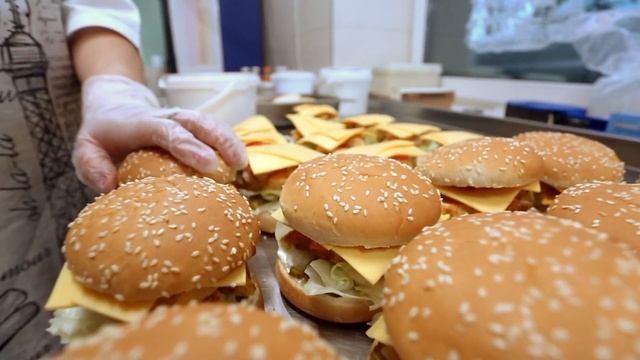 Доставка завтраков и обедов от Mr. Cater